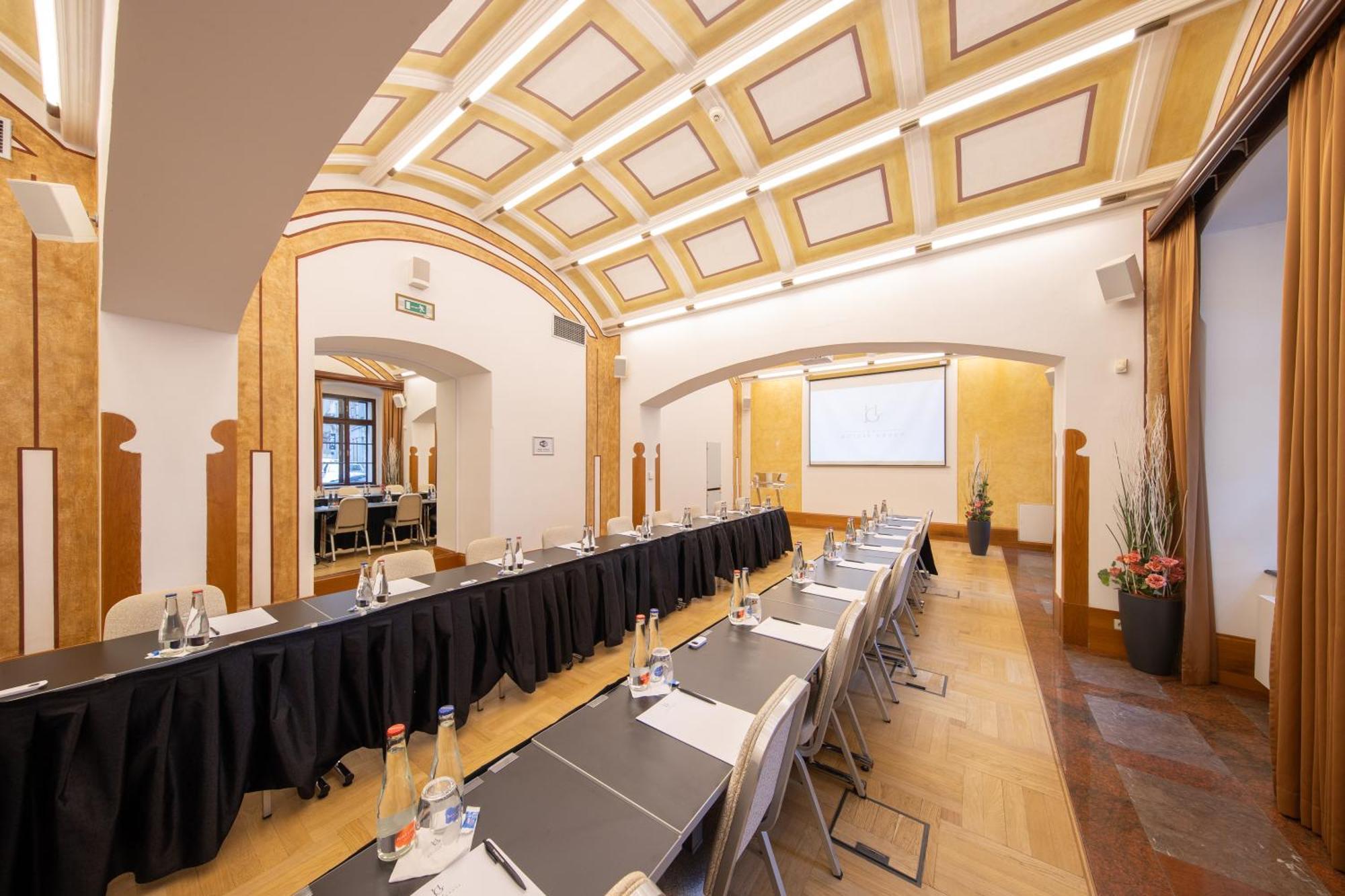 Majestic Plaza Hotel Prague Exterior photo